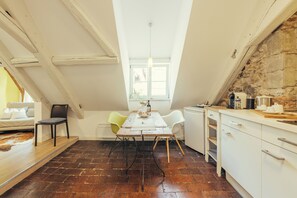 Luokittelematon kuva, 2 kautta 9, painike