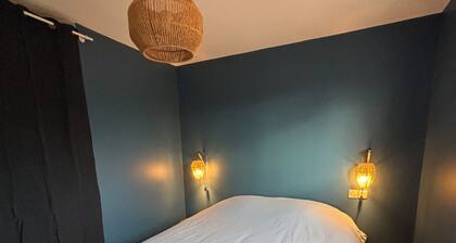 Comfortable, contemporary new villa just 10 minutes' walk from the beach.