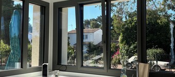 Comfortable, contemporary new villa just 10 minutes' walk from the beach.