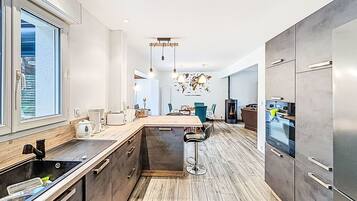 Fridge, microwave, oven, dishwasher
