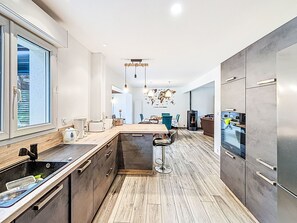 Fridge, microwave, oven, dishwasher - Maison Des Mésanges by Interhome (Nostang)