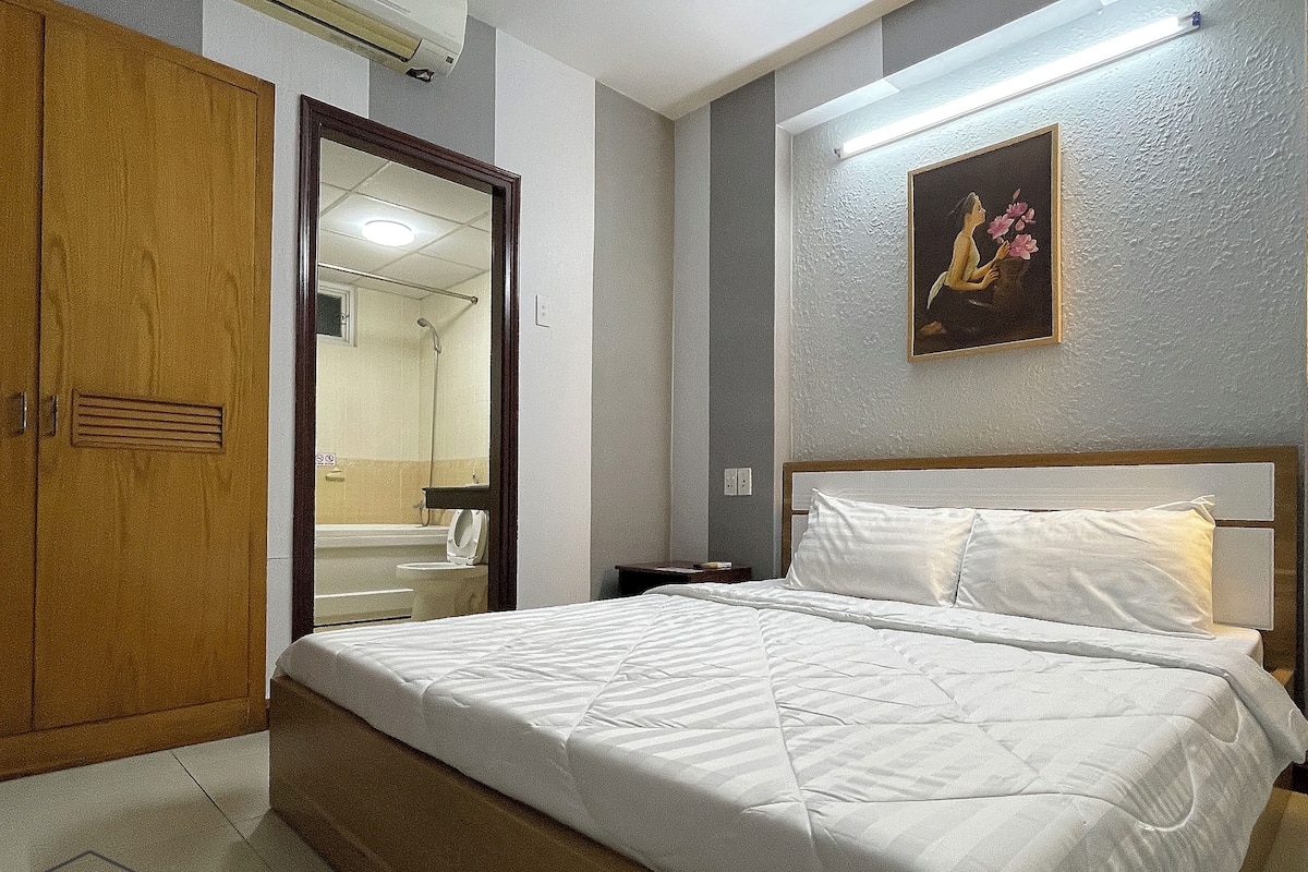 Desk, laptop workspace, free WiFi