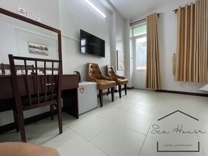 Desk, laptop workspace, free WiFi - Sea House Hotel Apartment (Vũng Tàu)