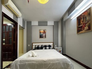 Basic Tek Büyük Yataklı Oda | Masa, dizüstü bilgisayar çalışma alanı, ücretsiz kablosuz İnternet 