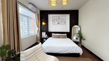 Quarto casal luxo, vista para a cidade | Escrivaninha, espaço de trabalho para notebook, Wi-Fi de cortesia