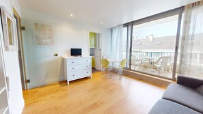 TV - Le Studio Baulois Comfort and proximity to the beach in La Baule (La Baule-Escoublac)