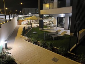 Terrace/patio - Casa Sol y Sombra is located at the stylish Eden Beach residence in Torrevieja. (Torrevieja)