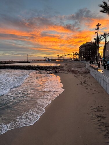 Casa Sol y Sombra is located at the stylish Eden Beach residence in Torrevieja.