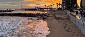Casa Sol y Sombra is located at the stylish Eden Beach residence in Torrevieja.
