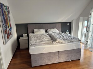 Unclassified image, 5 of 35, button