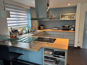 Unclassified image, 4 of 35, button