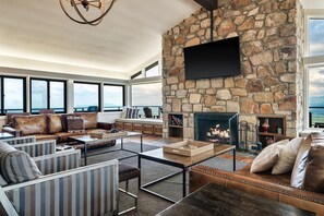 Smart TV, fireplace, video games, ping pong - Bluff Mountain Estate | Group Getaway, Epic Views, Pool (Sevierville)