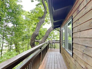 Terrace/patio - The Grand View | Great Views, Hot Tub, Pool Access (Gatlinburg)