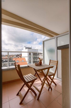 Outdoor dining - Trendy apartment close to the coast (Oostende)