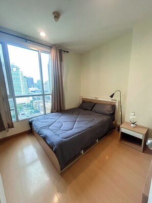 1 bedroom, WiFi, bed sheets - Luxury Apt near bts on nut. Swimming pool and gym (Krung Thep Maha Nakhon)