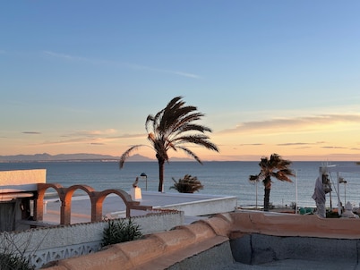 Casa Lenelly - your spacious dream vacation home right by the sea