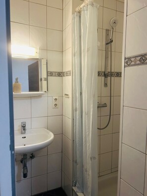 Shower, hair dryer, towels, toilet paper - Little seagull (Borkum)