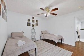 3 bedrooms, iron/ironing board, WiFi, bed sheets - 3 bed/2.5 bathroom
Spacious fun, pool table, ping pong table and smart TVs (Little Elm)