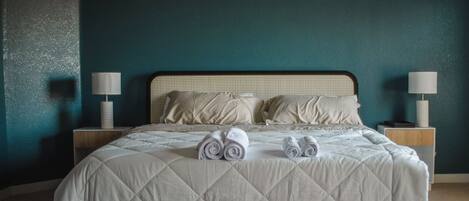 3 عدّة غرف نوم ومكواة/لوح كي وواي فاي وملاءات أسرّة