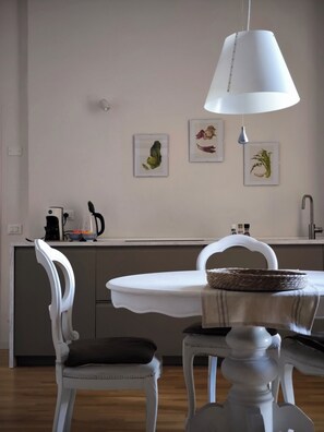 Unclassified image, 3 of 17, button