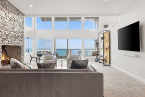 Smart TV, fireplace - 30+ Stay, Walk To Beach, W/Amazing Ocean Views (Laguna Beach)