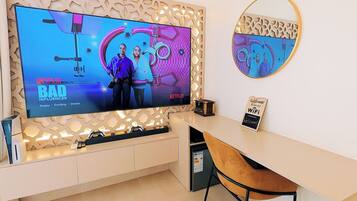 Luxury Studio, Balcony, Ocean View | Iron/ironing board, free WiFi