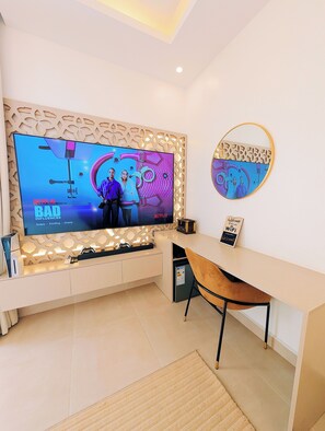 Luxury Studio, Balcony, Ocean View | Seterika/papan seterika, Wi-fi percuma 