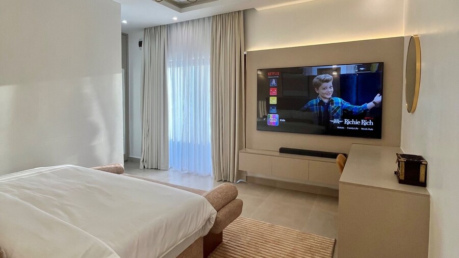 Soraiya Home with Ocean & Harbor View