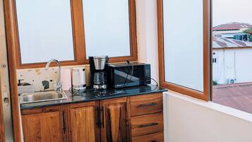 Estudi de luxe, balcó, vistes a l'oceà | Cuina privada