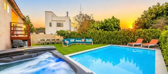 Perfect for Families,Pool,Jacuzzi,Large Back Yard!