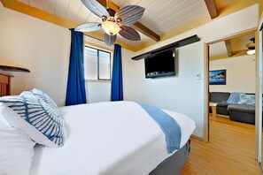 2 bedrooms, iron/ironing board, free WiFi, bed sheets - Walk to Beach, Jacuzzi, Rooftop Deck, Ocean Views! (San Diego)