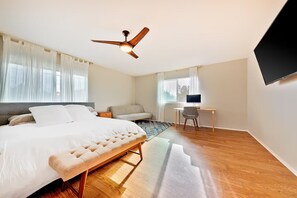 Iron/ironing board, free WiFi, bed sheets