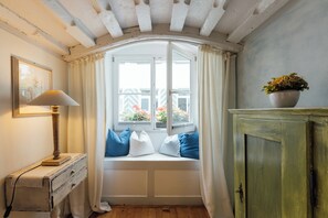 Luokittelematon kuva, 4 kautta 9, painike