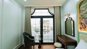 Family Room, Balcony, City View | Desk, free WiFi