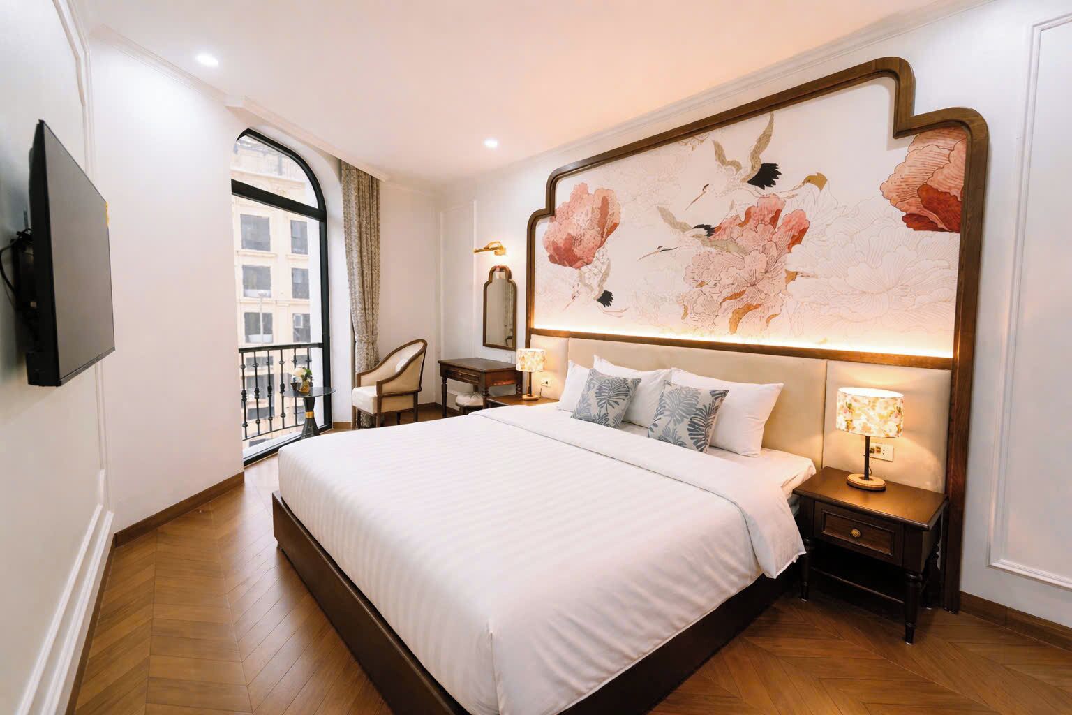 Luxury Double Room, Balcony, City View | Desk, free WiFi