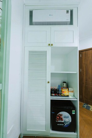 Habitación familiar, balcón, vistas a la ciudad | Interior