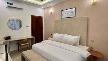 Estudio de lujo, balcón, vistas a la ciudad