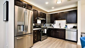Fridge, microwave, oven, stovetop - Vista Cay Resort Near Parks & Convention Center (Orlando)