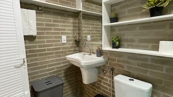 Classic House, Garden View | Bathroom