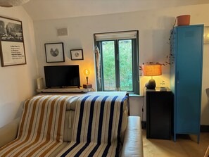 Unclassified image, 2 of 21, button