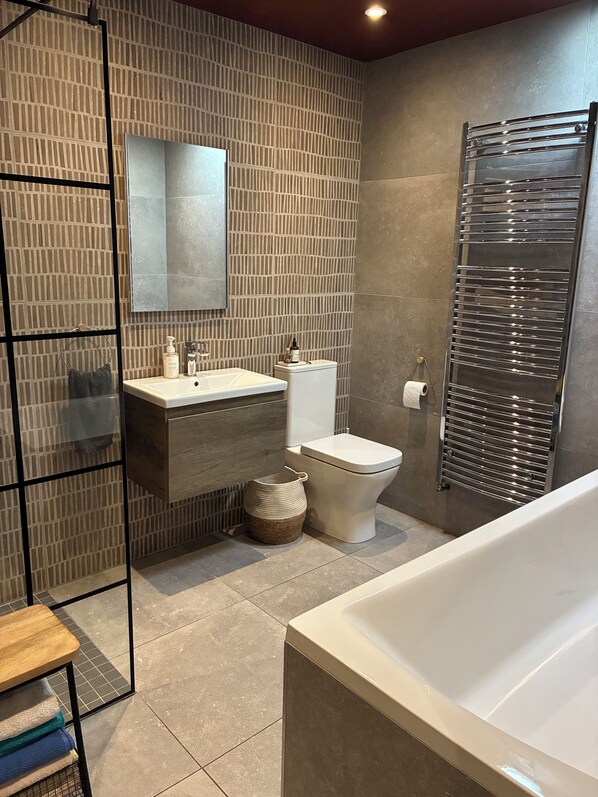 Unclassified image, 1 of 21, button