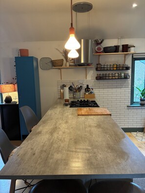 Dining - Cool city residential house. Near the best restaurants and cafés.  Pet friendly. (Dublin)