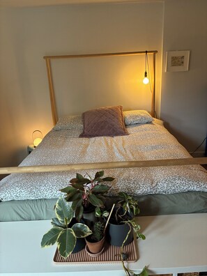 1 bedroom, iron/ironing board, WiFi, bed sheets - Cool city residential house. Near the best restaurants and cafés.  Pet friendly. (Dublin)