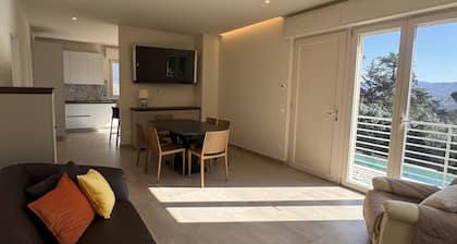 Casa panoramica con piscina