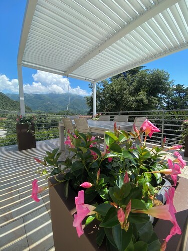 Casa panoramica con piscina