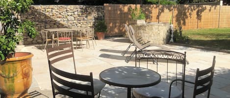 屋外ダイニングエリア