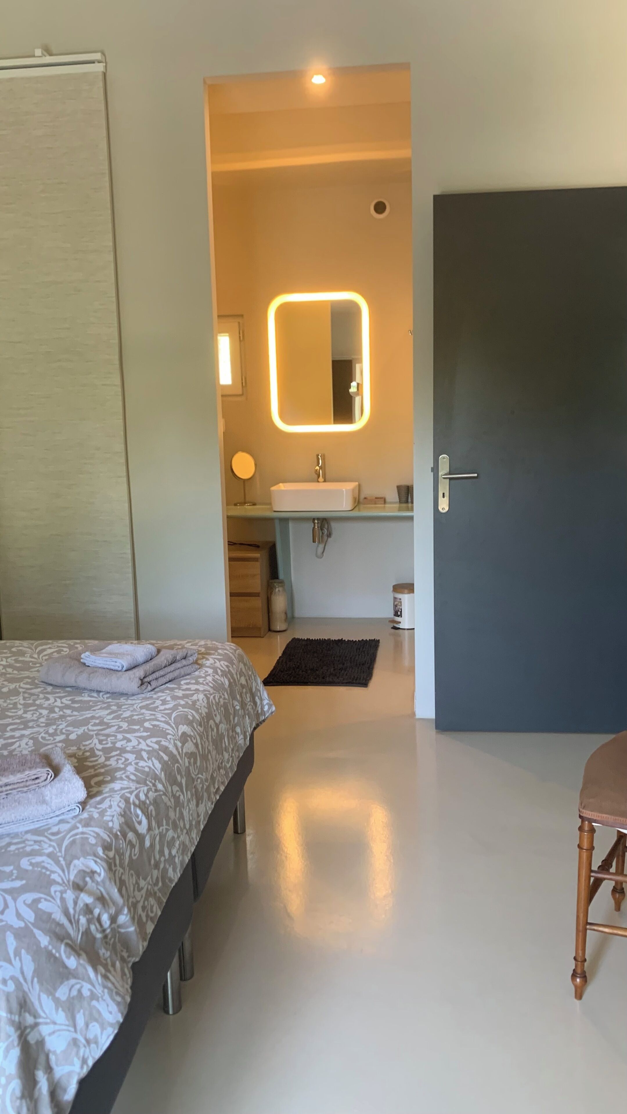 2 Schlafzimmer, Schreibtisch, Bügeleisen/Bügelbrett, WLAN