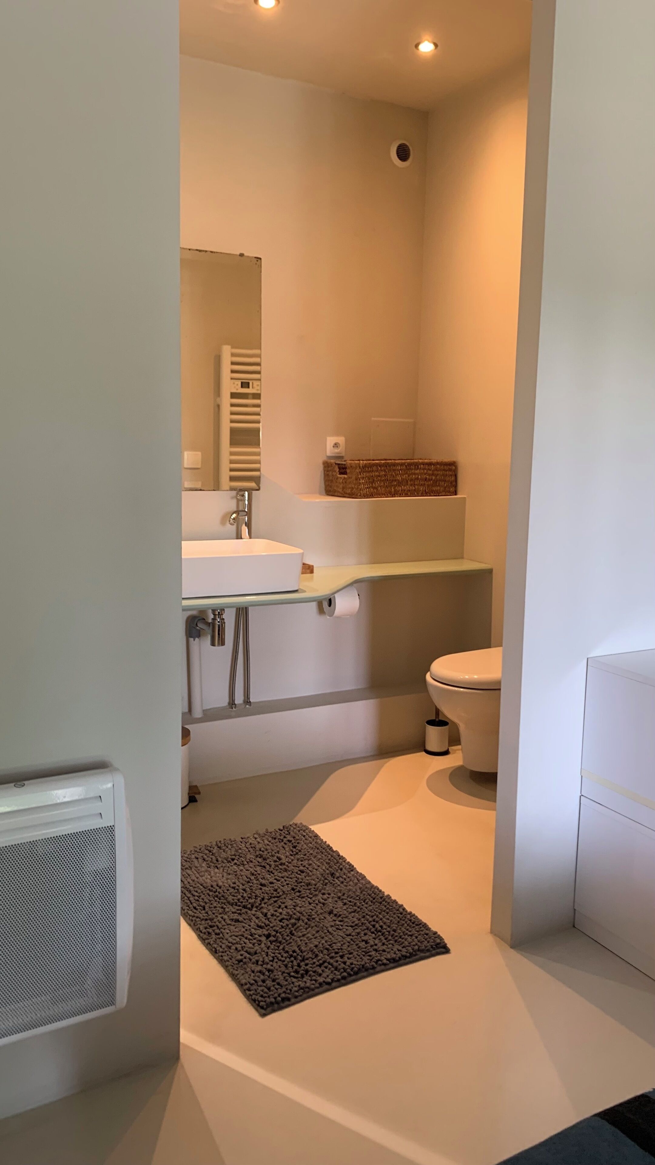 Shower, hair dryer, towels, toilet paper