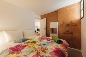 Luokittelematon kuva, 4 kautta 9, painike