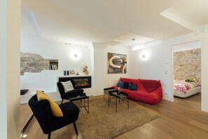 Luokittelematon kuva, 5 kautta 9, painike